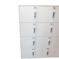 39 Banks of 4 lockers 